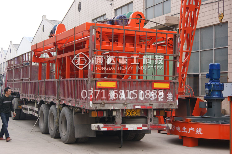 有機肥翻拋機發(fā)貨